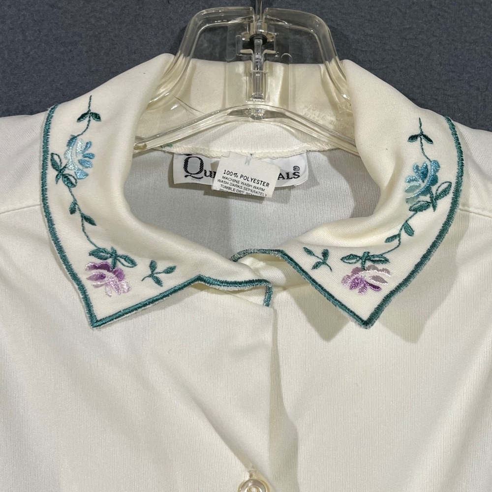 Queen Casuals Blouse Women Medium Cream Embroidered Collar Vintage 70s 80s USA